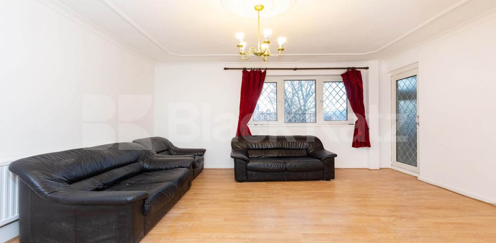 			PICTURES TO FOLLOW!, 3 Bedroom, 1 bath, 1 reception Flat			 Lindley Street, WHITECHAPEL E1